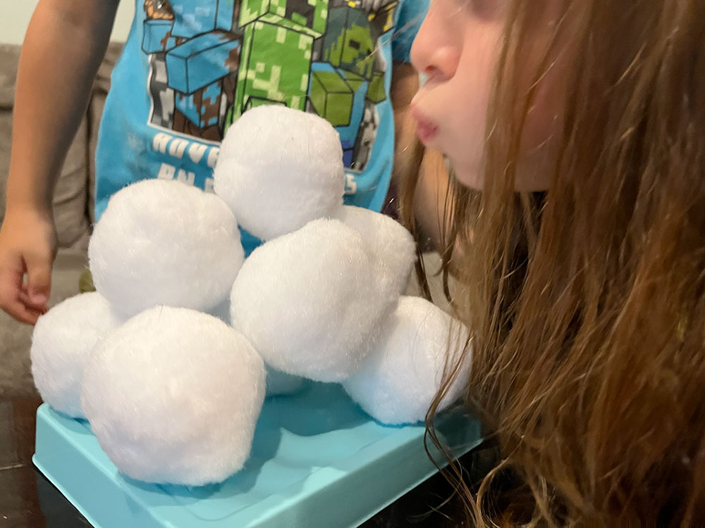 Yeti Snowbrawl – I'm Board! Games & Family Fun
